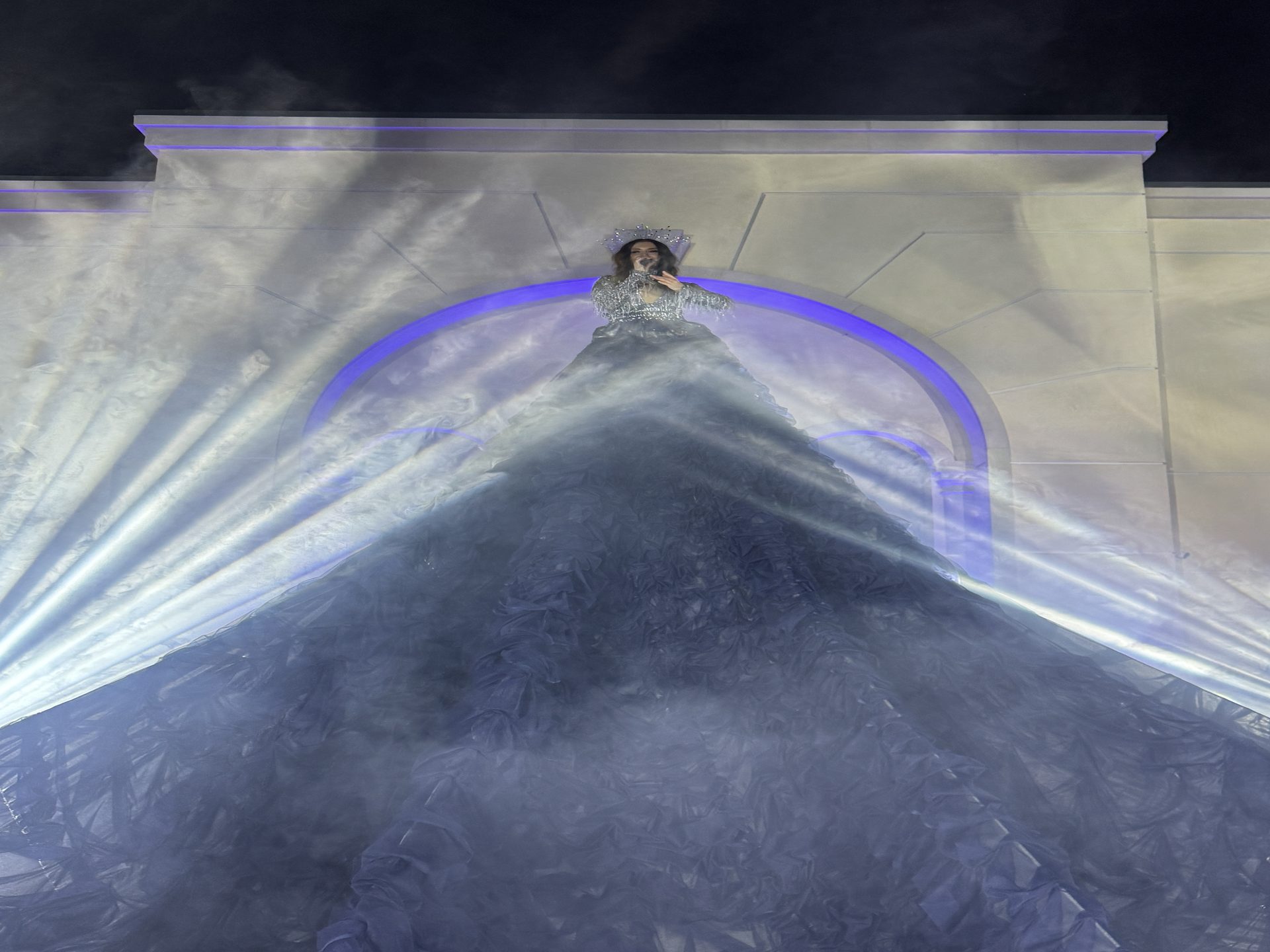 Floating Queen