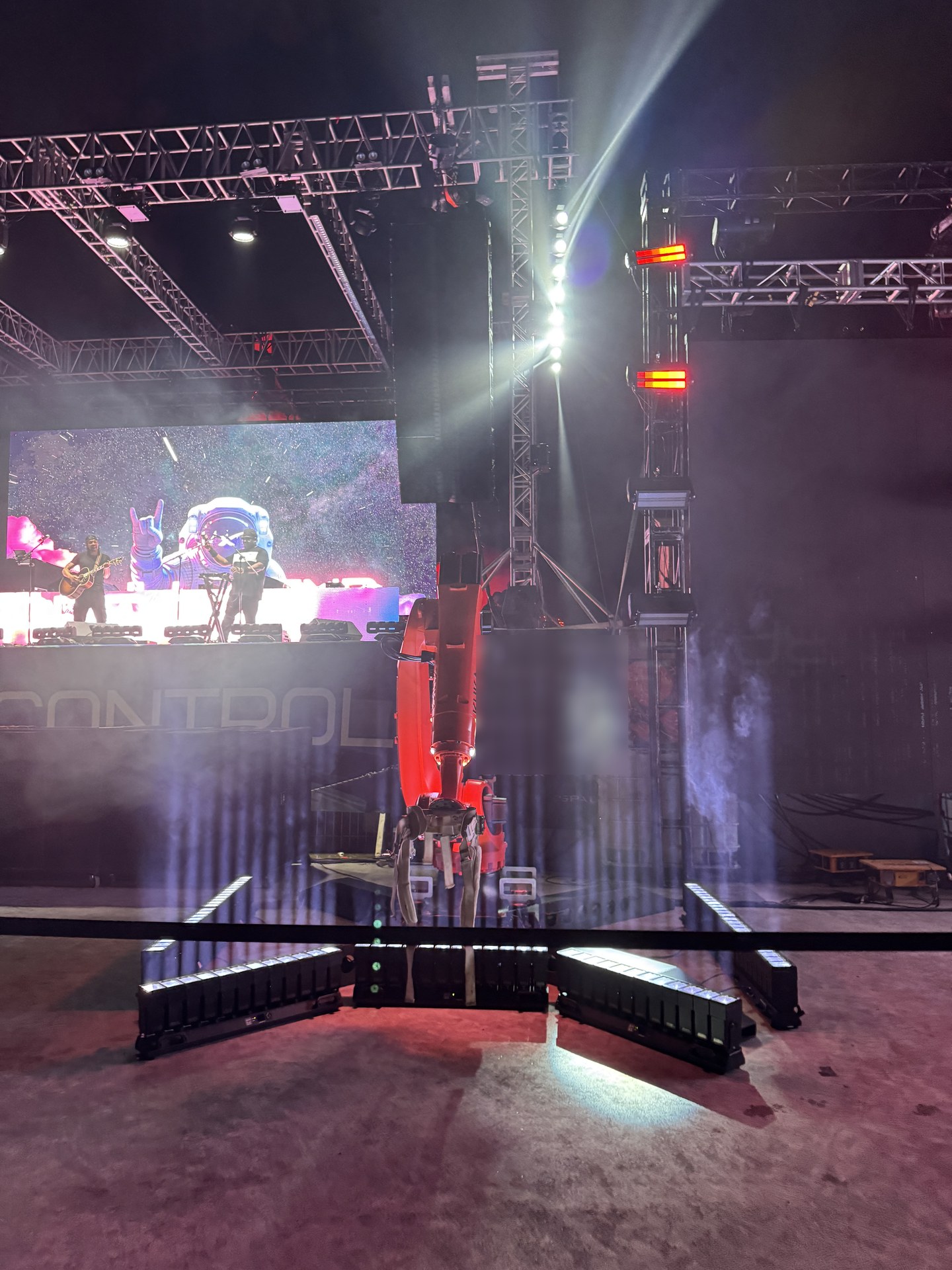 Immersive Corporate Experience — Dynamic stage view